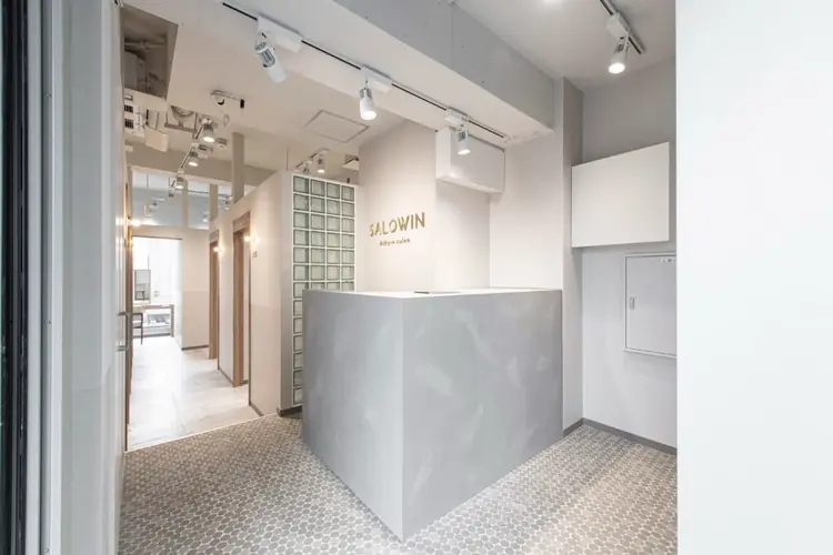 SALOWIN  大宮crest店の内観・外観1