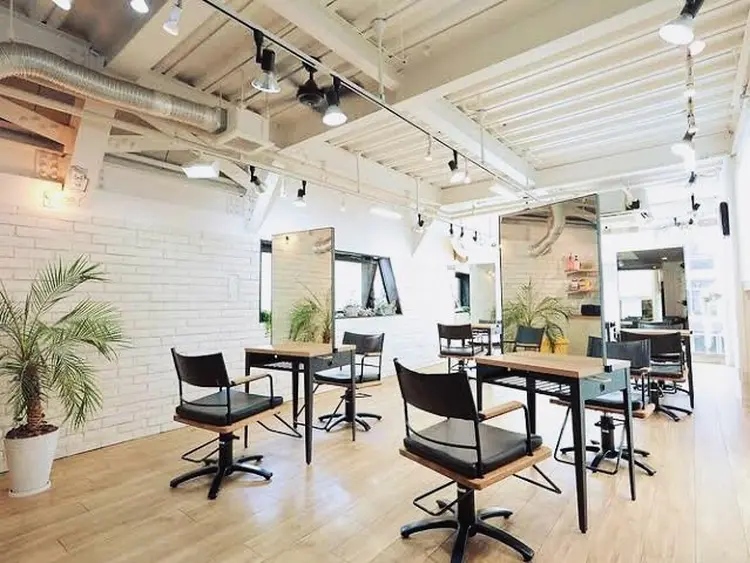 BUZZ beeの内観・外観2