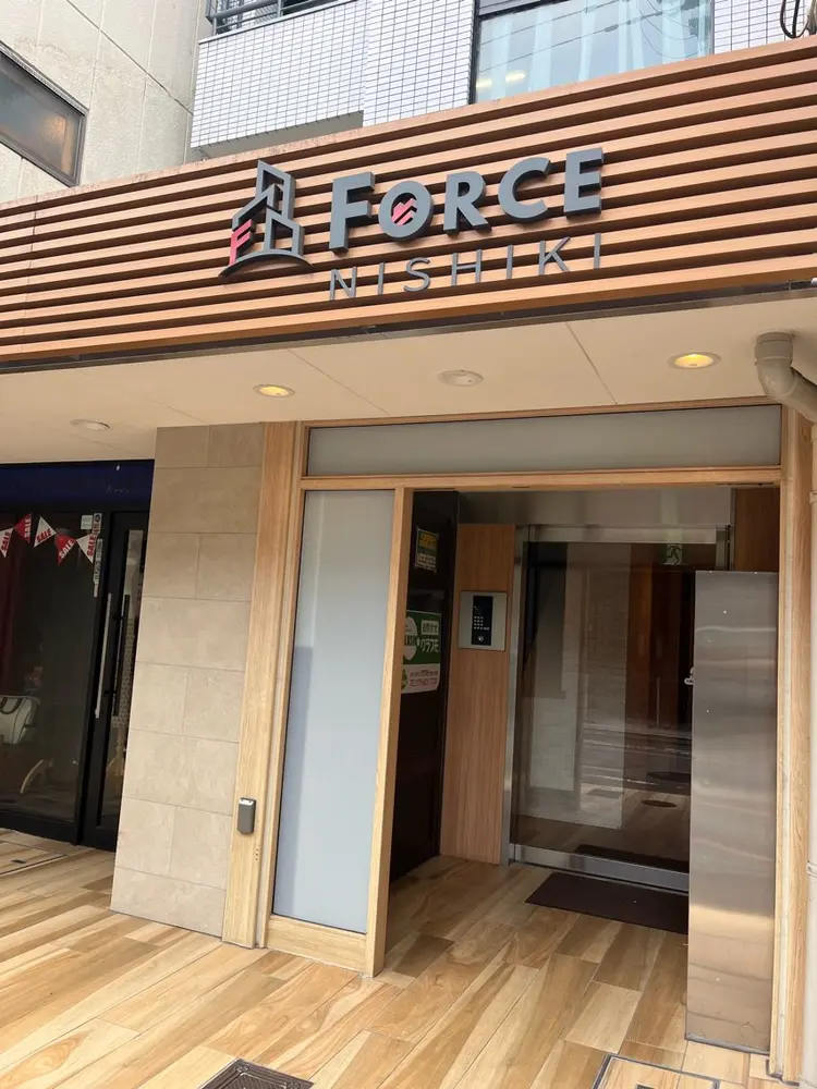 THREE KNOTS【眉毛専門店】の内観・外観1