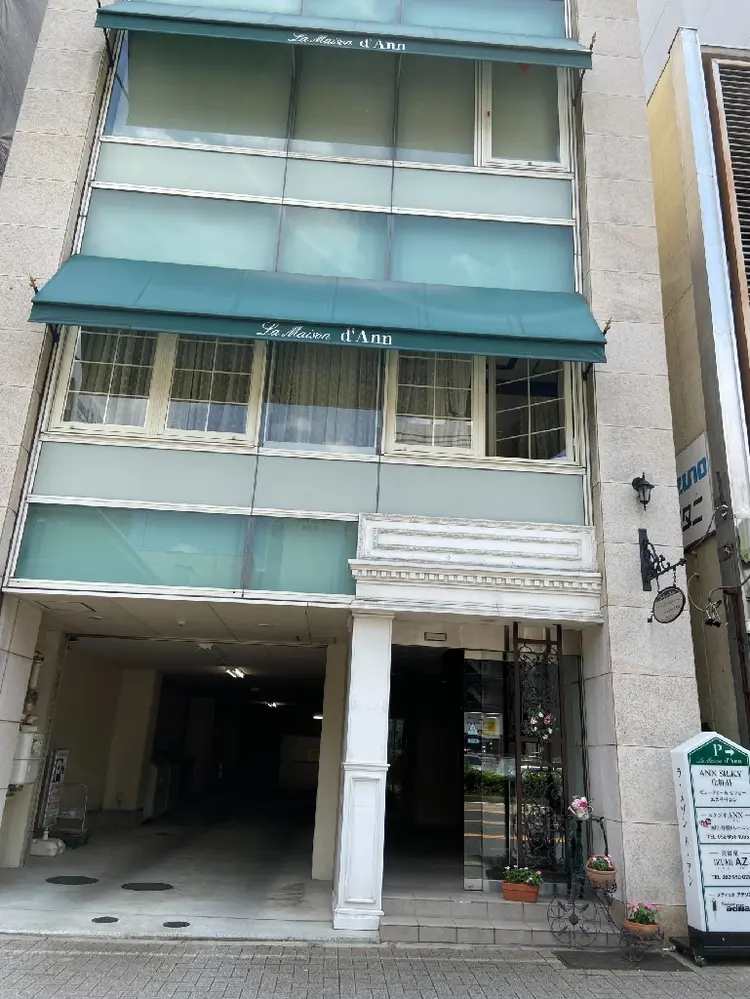 美容室 Izumi AZの内観・外観1