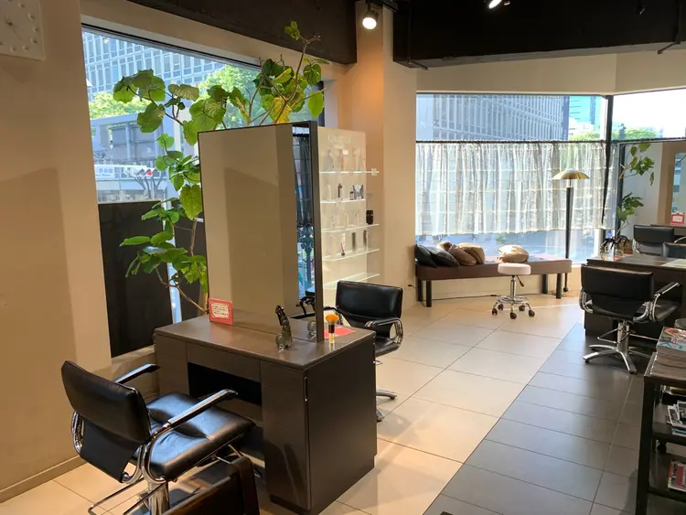 美容室ISA 伏見店の内観・外観1