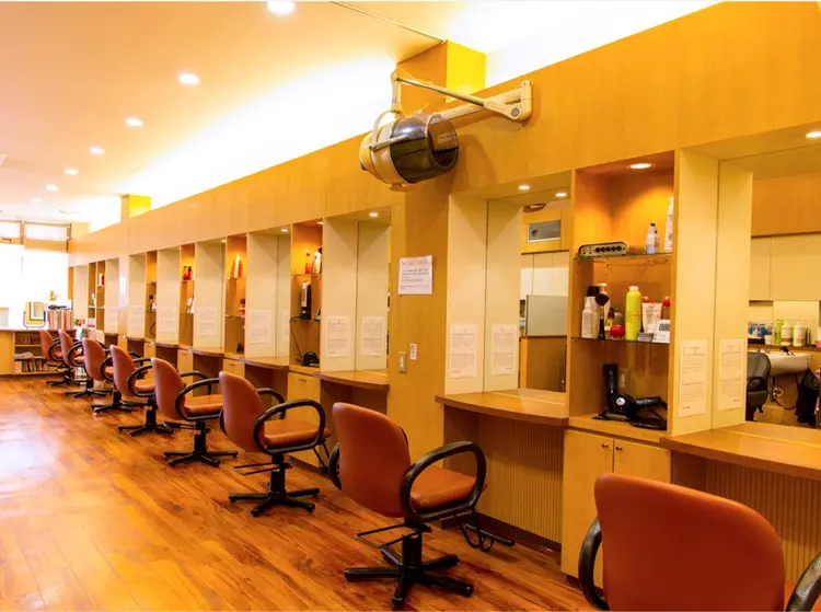 カットハウスwithの内観・外観2