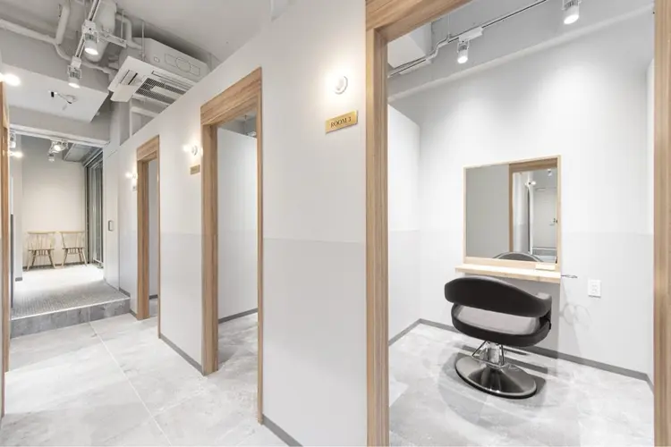 SALOWIN  大宮crest店の内観・外観2