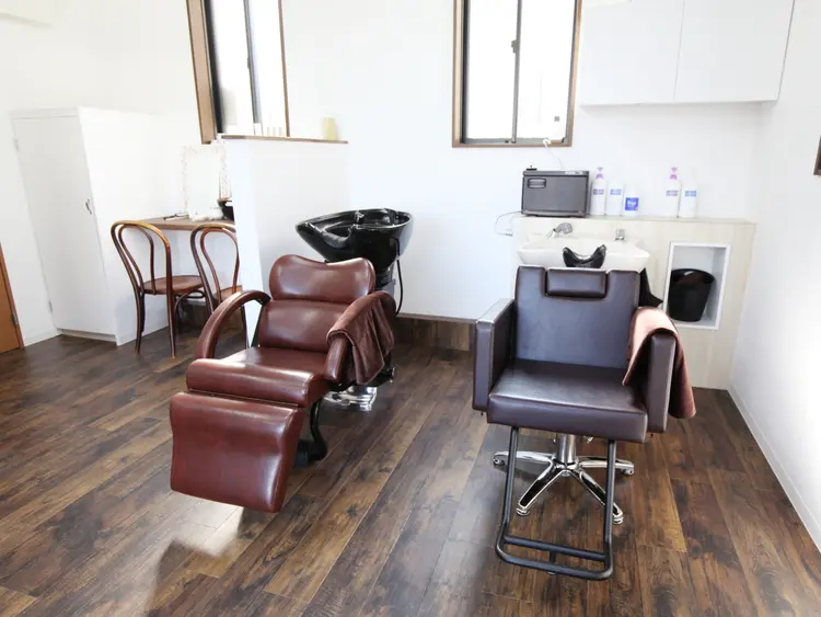 ヘアレスキューつや髪　中浦和店の内観・外観2
