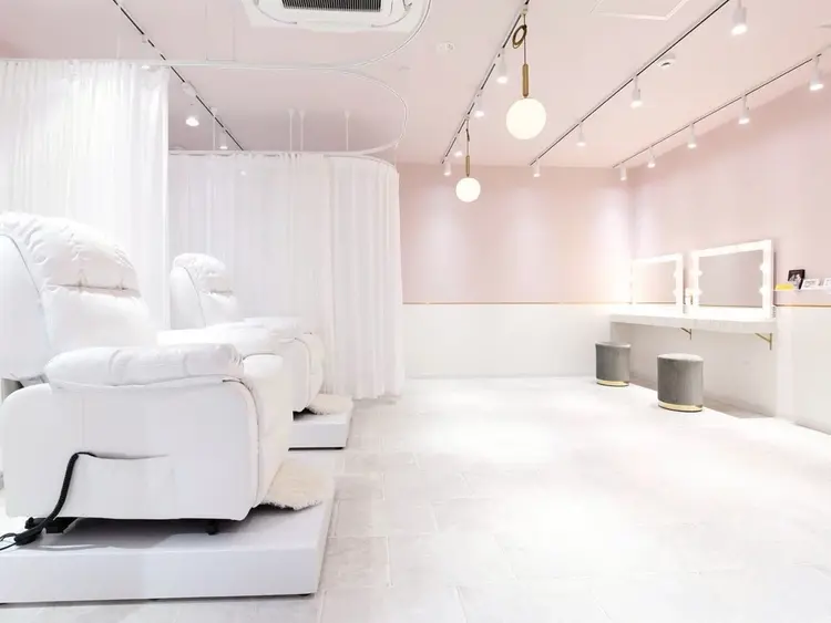 rien lash  上尾店の内観・外観2