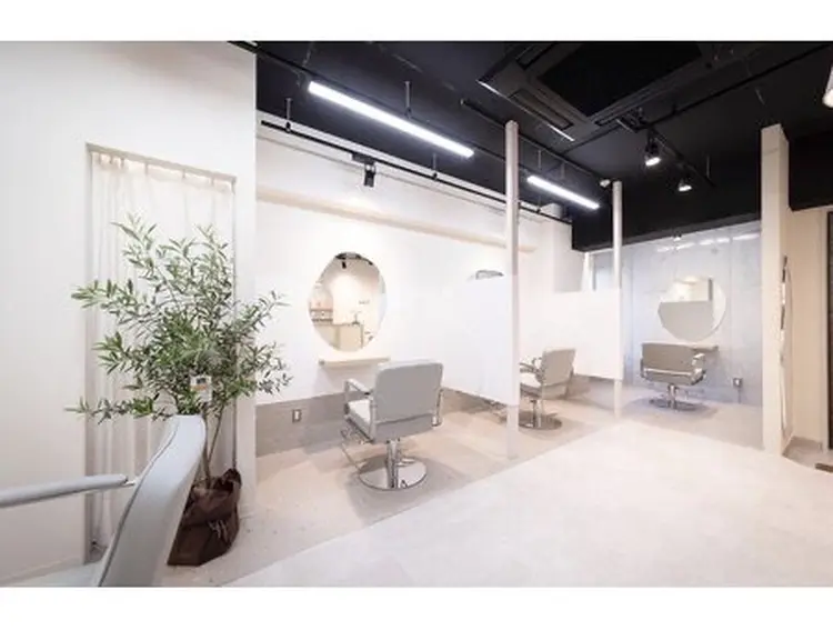 Cara Fukuoka 薬院駅前店の内観・外観1