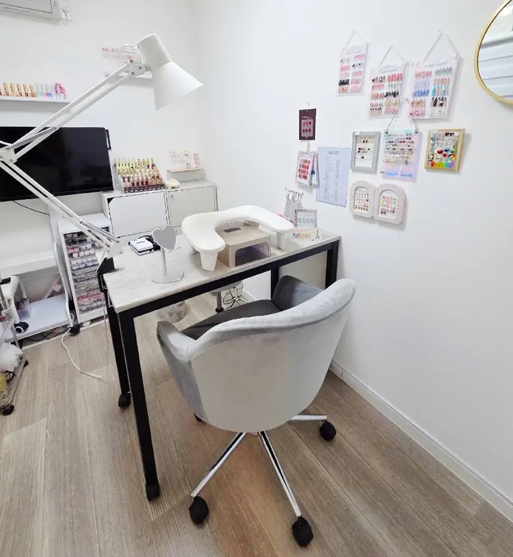 V nailの内観・外観1