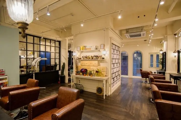 hair＆fashion shiomiHの内観・外観1