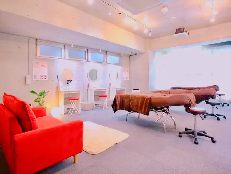 クリスタルラッシュの内観・外観1