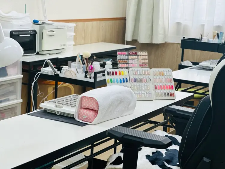 カラーズビューティサロンの内観・外観2