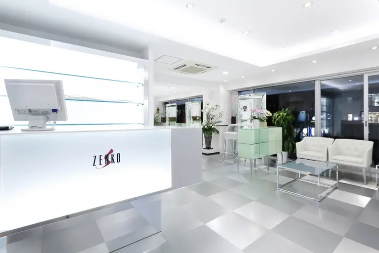 ZENKO表参道店の内観・外観1