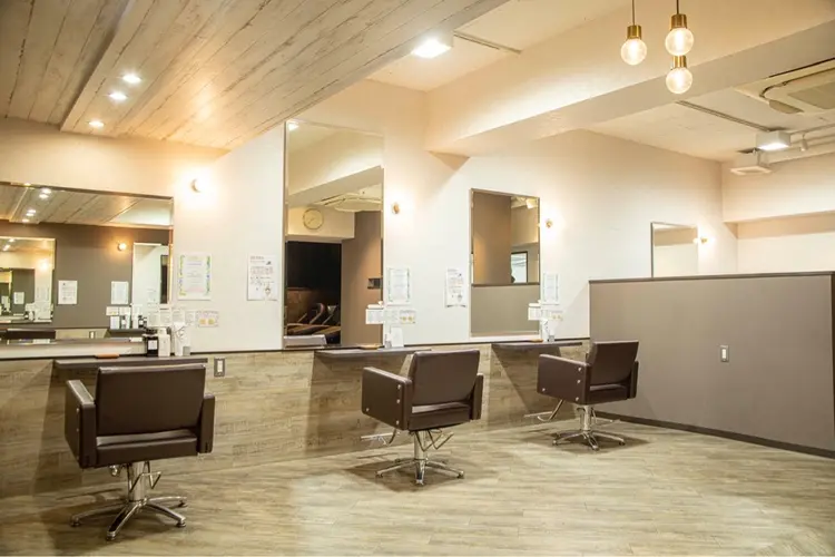 マユクリア大阪梅田店の内観・外観3