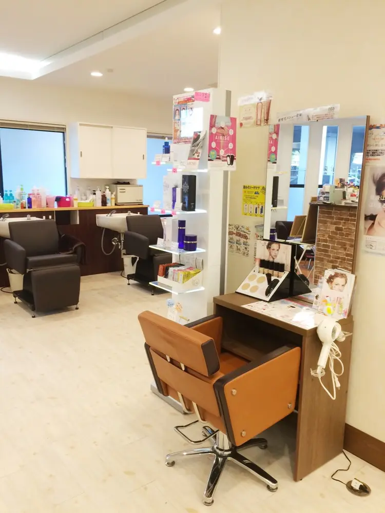 Hair  Renovation FRONTIERの内観・外観3