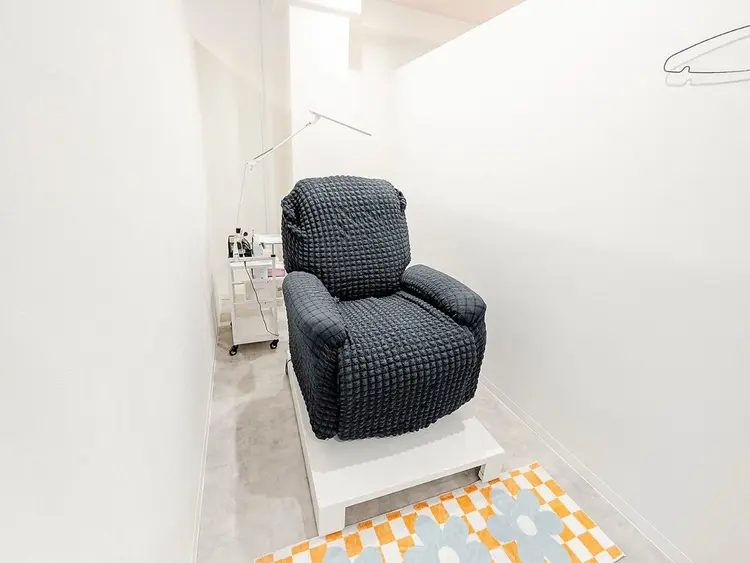 LunaBrow 京橋店の内観・外観2