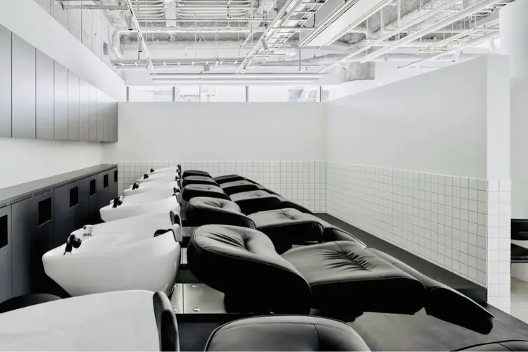 GO TODAY 梅田NU茶屋町店の内観・外観2