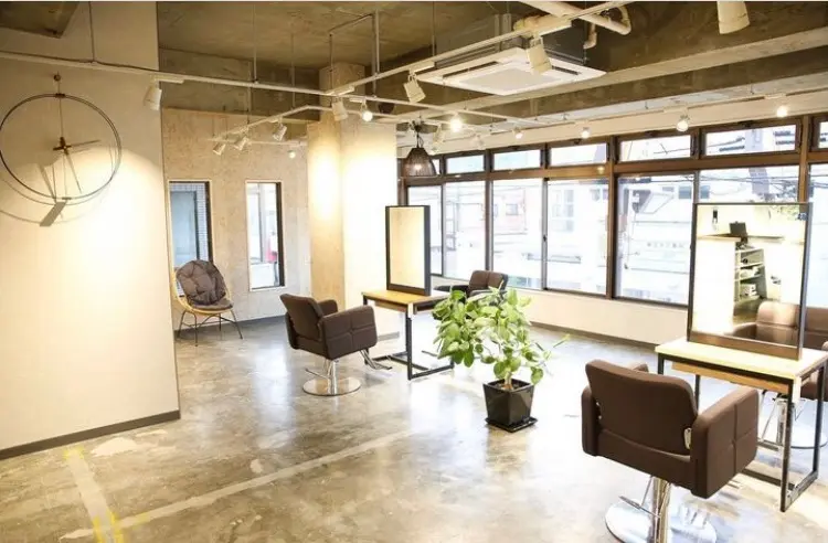 COMMUOVERE瓢箪山店の内観・外観1