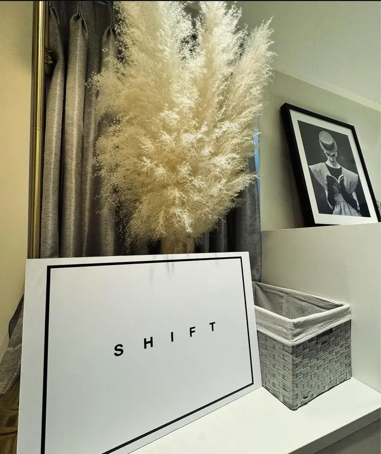 SHIFTの内観・外観2