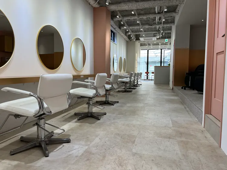 LAGRECE大阪梅田店の内観・外観1