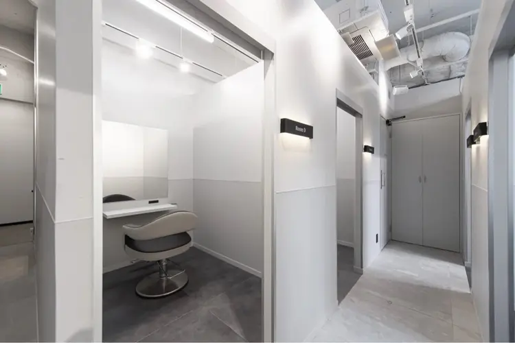 SALOWIN梅田茶屋町North店の内観・外観1