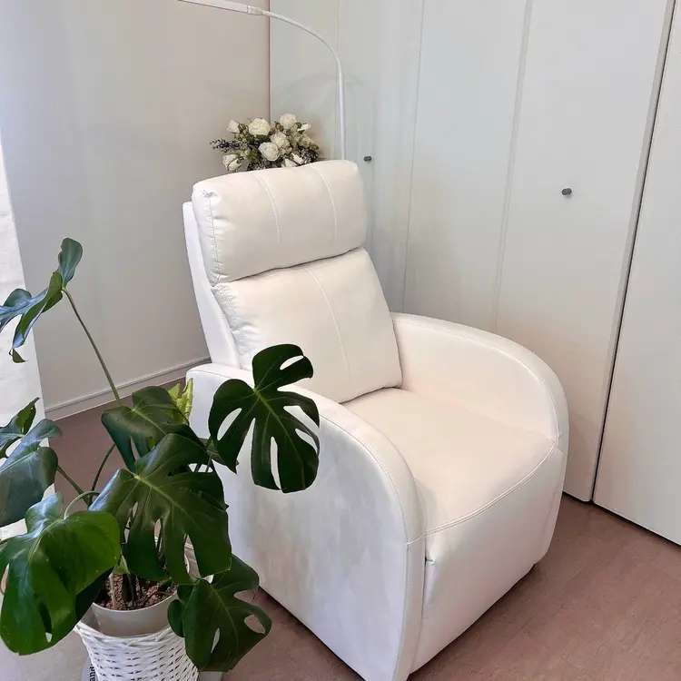 目元ケア専門エステサロン　Lumiere〜ルミエール〜の内観・外観2