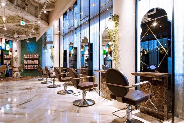 LUXBE SKY 大阪梅田店の内観・外観2