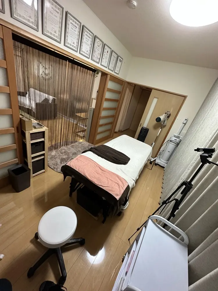 colour&beauty salon COCO-CHOUETTEの内観・外観1