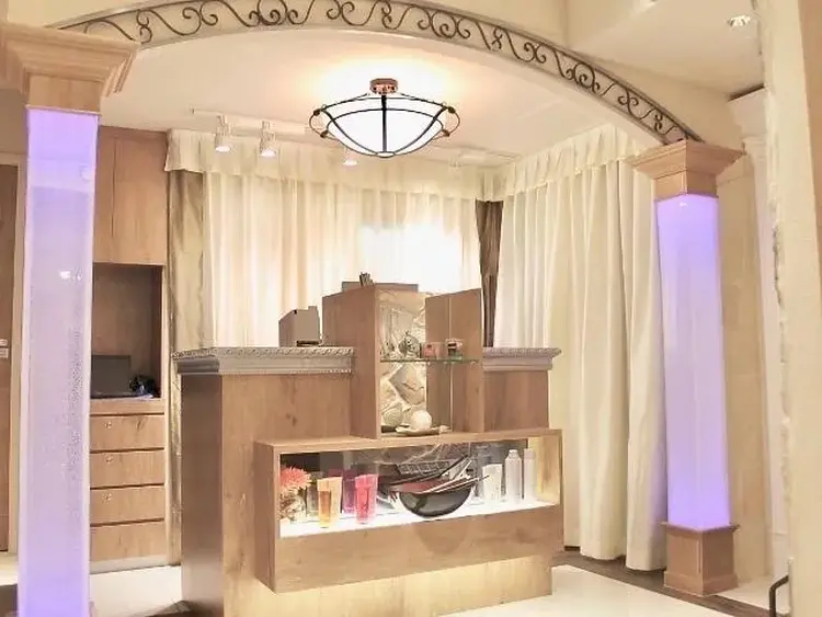 hair resort Ai 新宿西口店の内観・外観1