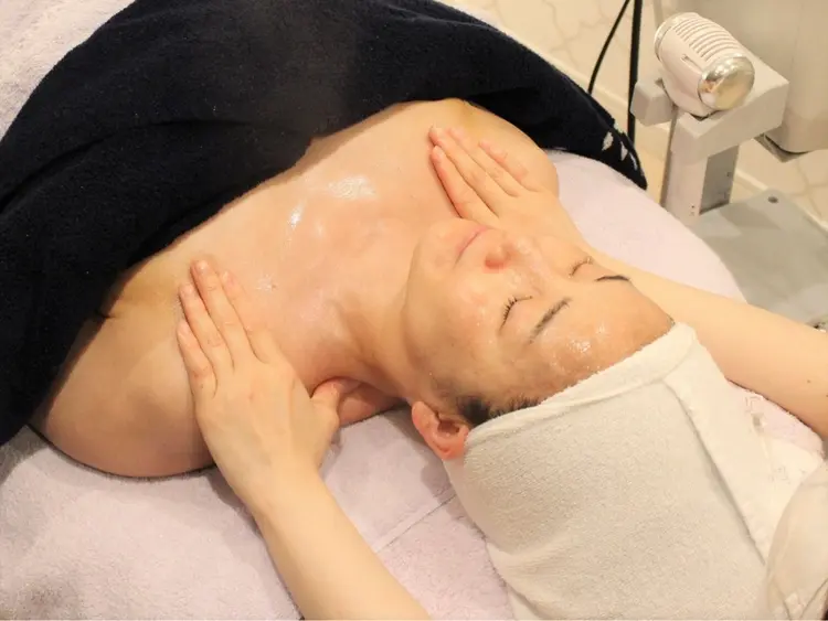 メナードフェイシャルサロン丸の内ヒルズの内観・外観2