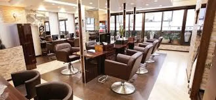 CHARA池袋本店の内観・外観1