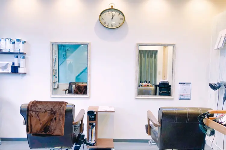 hair atelier HUEの内観・外観1