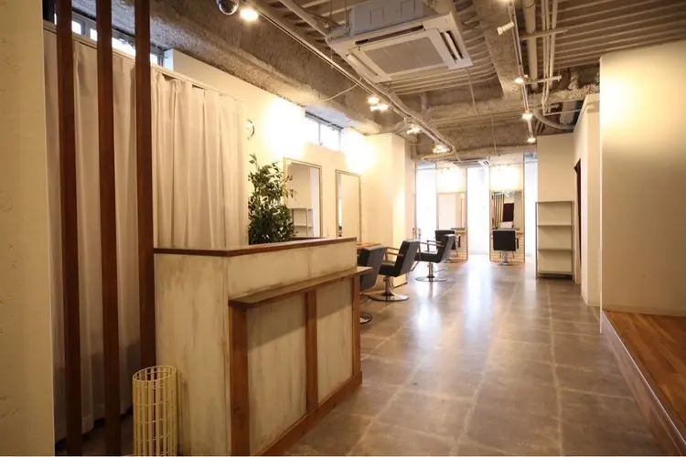 Cecil hair 福岡天神店の内観・外観1