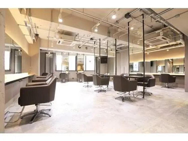 SALOWIN KITAYA PARK前の内観・外観2