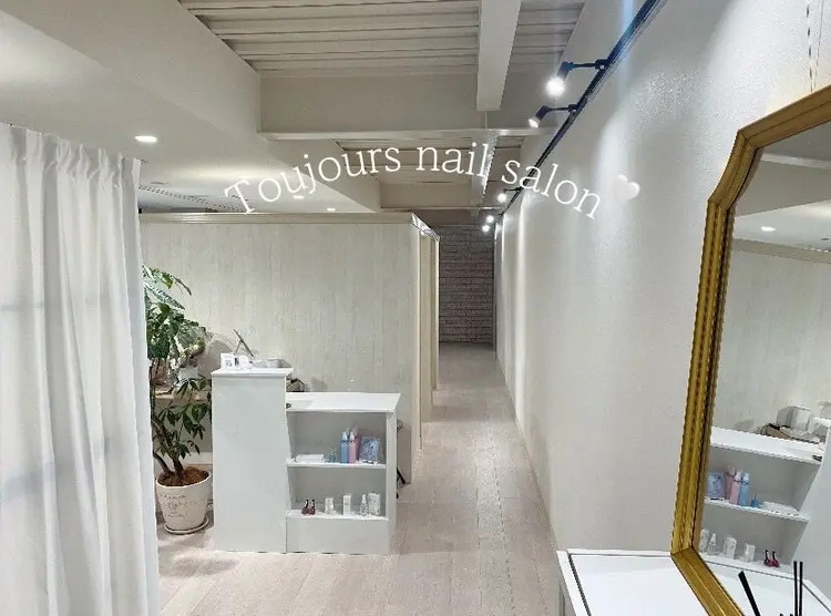 Toujours nailの内観・外観1