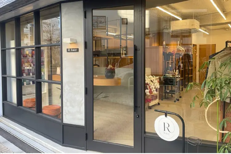 R hairの内観・外観1