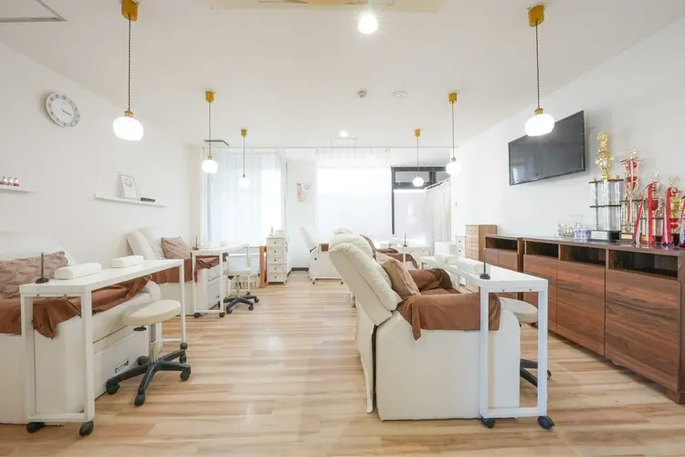 エリクサーネイル池袋店の内観・外観2