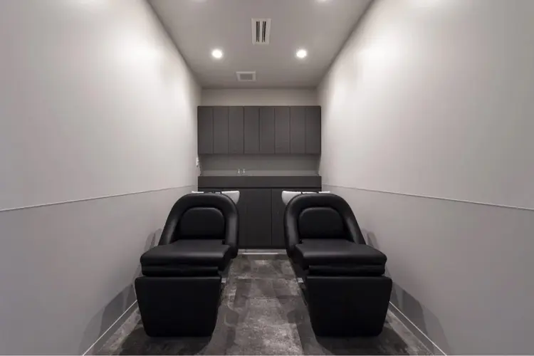 SALOWIN梅田茶屋町North店の内観・外観2