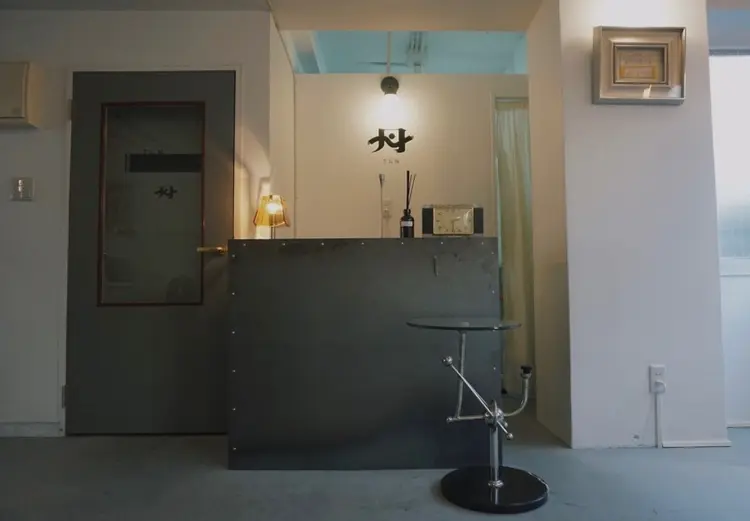 束の内観・外観2