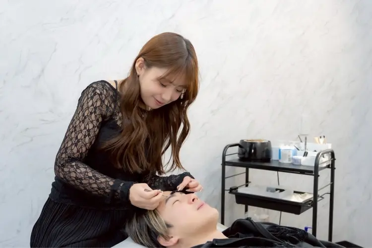 メンズ眉毛サロンSENSE新宿西口駅前の内観・外観3