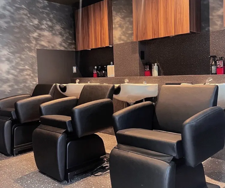 IwAsh  大和駅店の内観・外観2