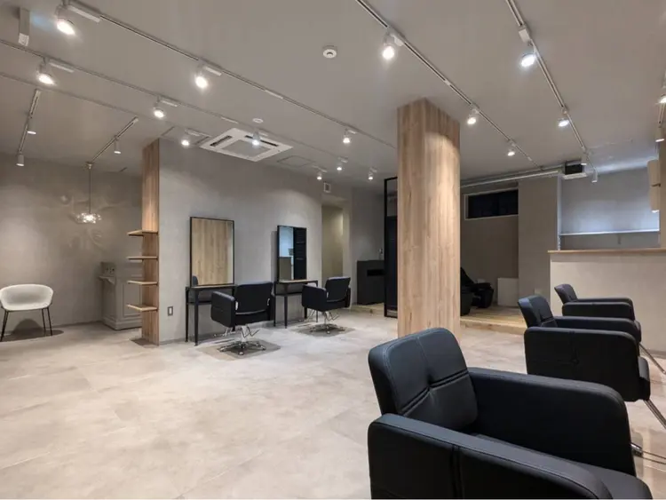 ao.【アオ】南浦和　髪質改善/縮毛矯正/艶髪の内観・外観1