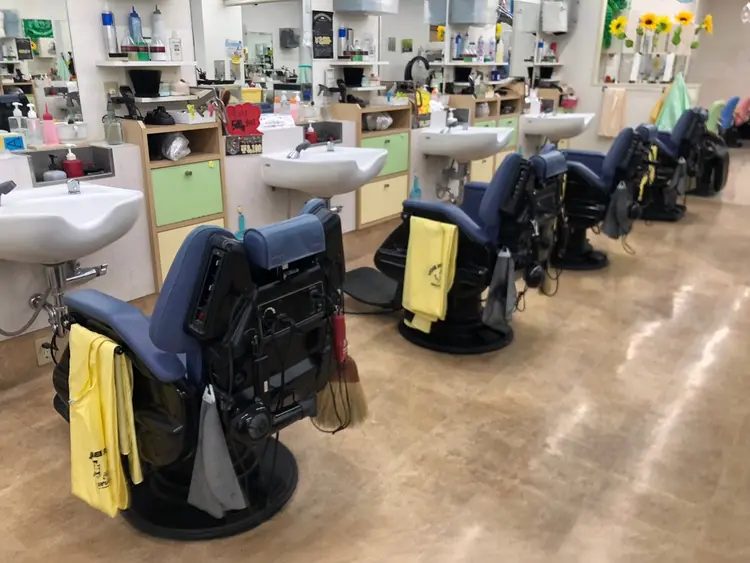 ファミリーサロン  ラッキー 島原店の内観・外観2