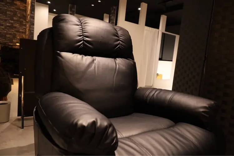 メンズ眉毛専門サロン CREA 大阪堺筋本町店の内観・外観1