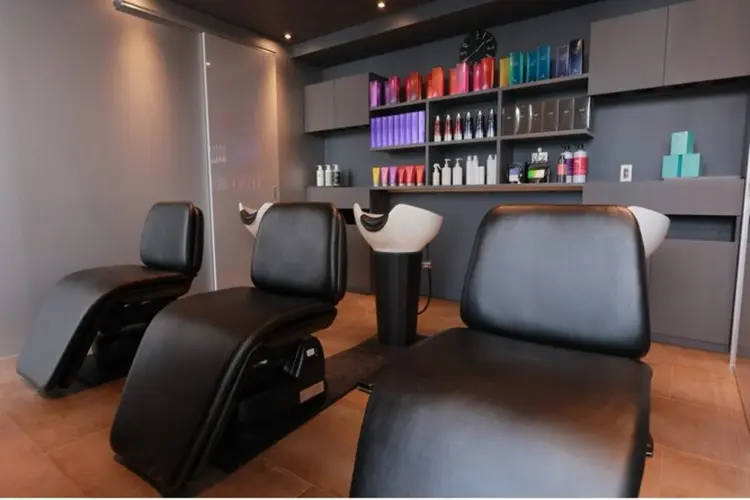 youres hair 東新宿の内観・外観3