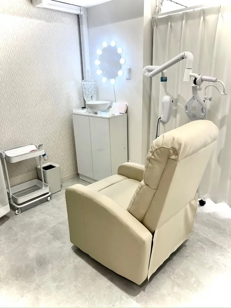 【歯のホワイトニング専門店】シロエラボ梅田店の内観・外観2