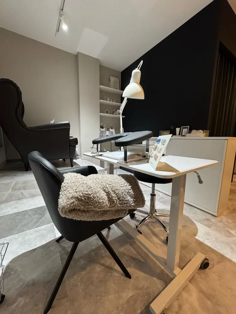 Re nailの内観・外観1