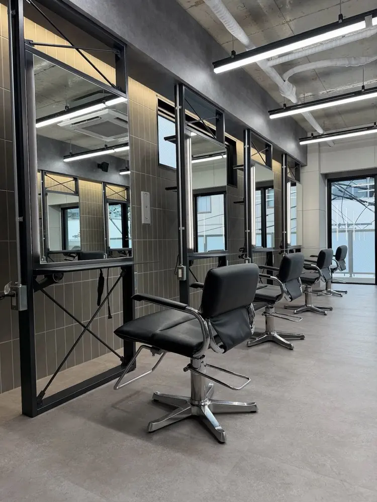 Mens salon Gaudi 博多店の内観・外観3