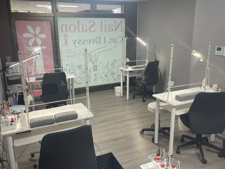 キャンアイドレッシー博多店の内観・外観1