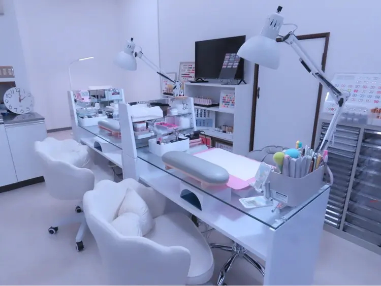 Uni Nail salon 日暮里店の内観・外観1