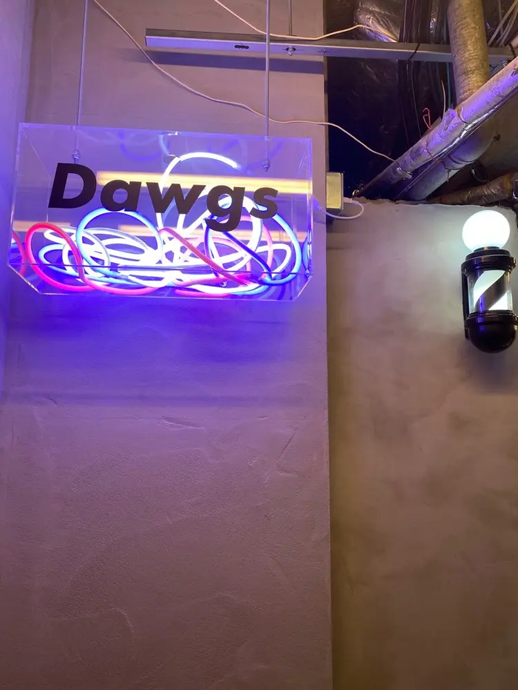 Dawgsの内観・外観1