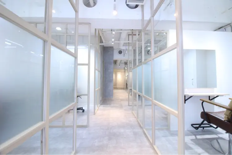 EMANON新宿南口の内観・外観1